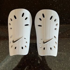 Nike shin guards small
